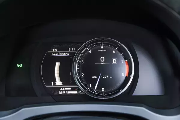 「【試乗】いまや超貴重な5リッターV8NAエンジン！　レクサスIS500が魅せた「下山仕込み」の超高レベルな走り」の画像