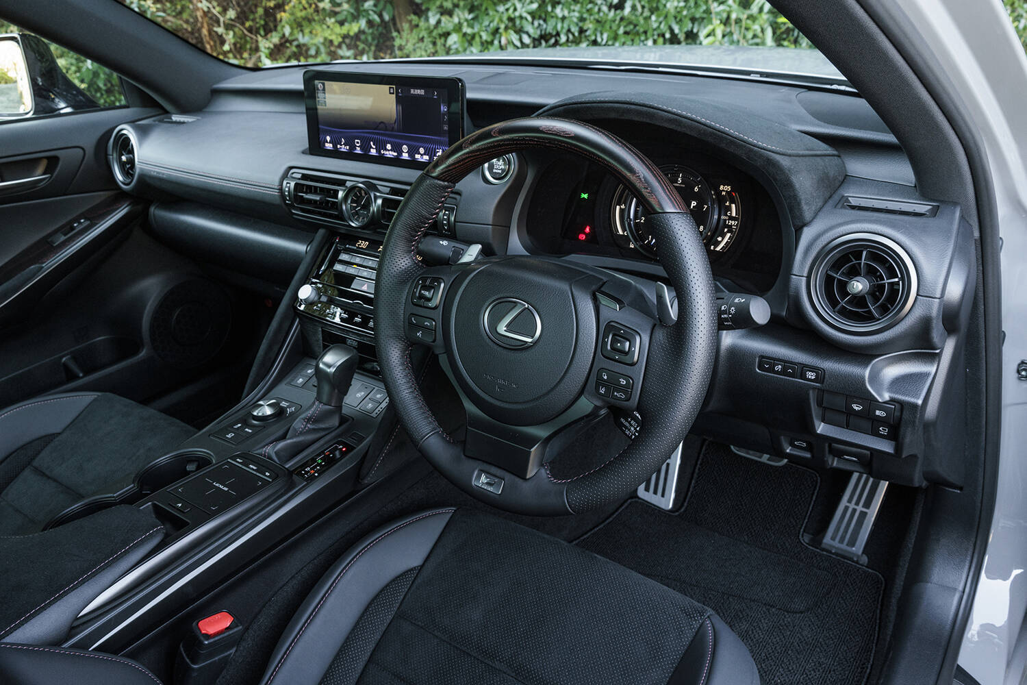 【試乗】いまや超貴重な5リッターV8NAエンジン！　レクサスIS500が魅せた「下山仕込み」の超高レベルな走り