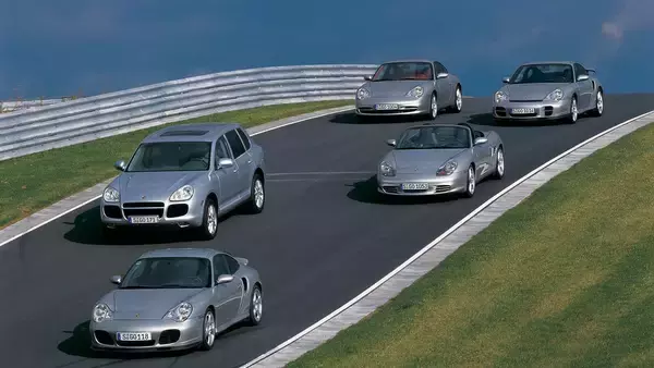 「猫も杓子もSUVに乗る時代！　レーシングドライバーを納得させた「本当に走りのいい」SUVの実名とは」の画像