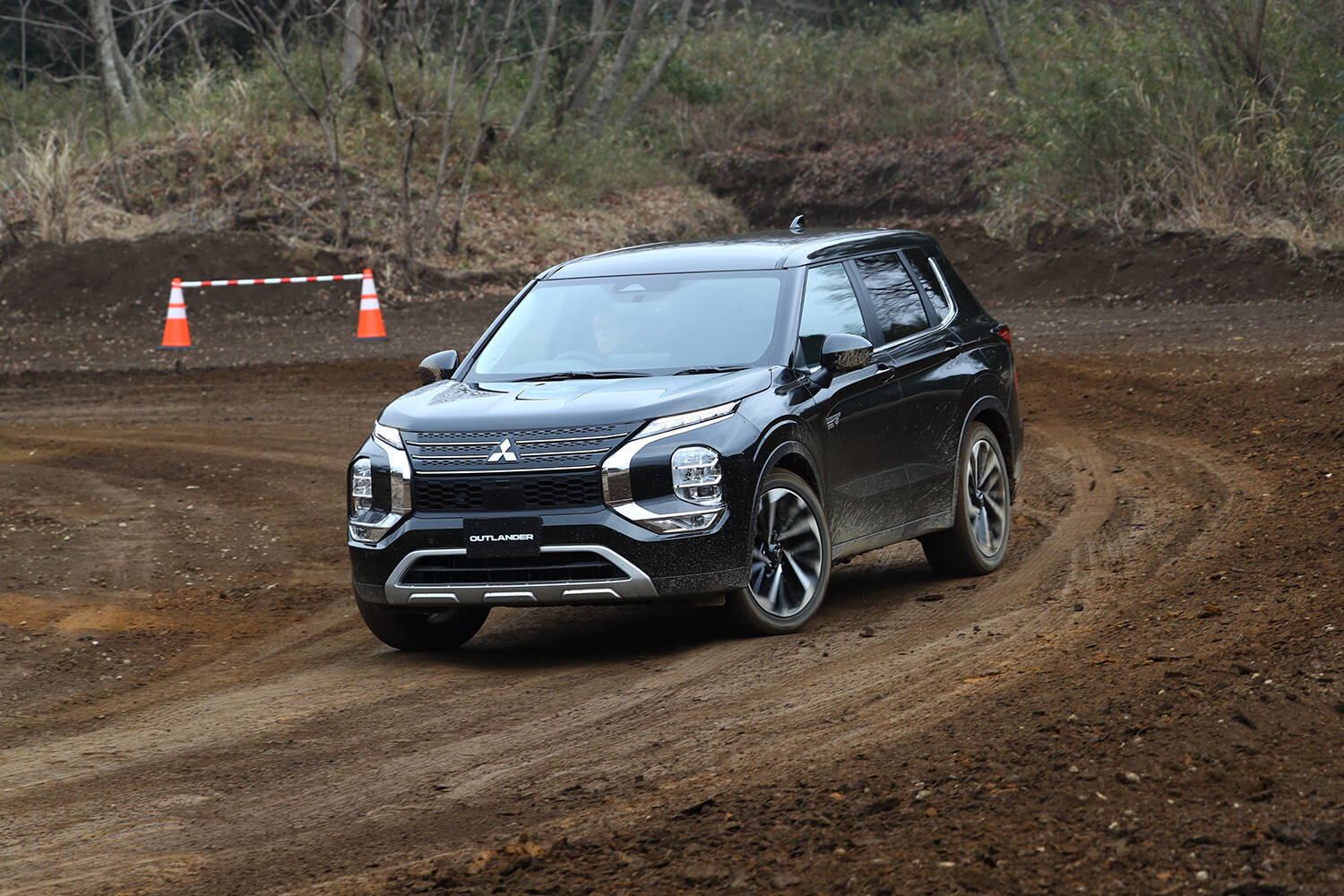 猫も杓子もSUVに乗る時代！　レーシングドライバーを納得させた「本当に走りのいい」SUVの実名とは