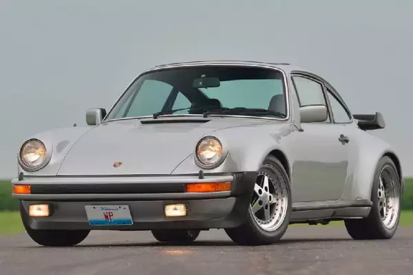 「フェラーリやランボに負けないための武器がターボだった！　ポルシェの野心が生んだ930ターボとは」の画像