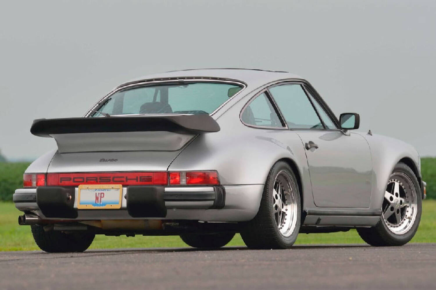 フェラーリやランボに負けないための武器がターボだった！　ポルシェの野心が生んだ930ターボとは