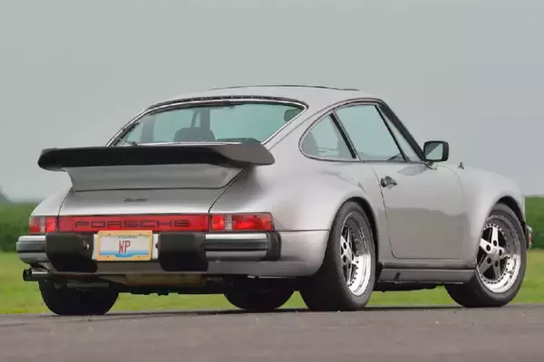 「フェラーリやランボに負けないための武器がターボだった！　ポルシェの野心が生んだ930ターボとは」の画像