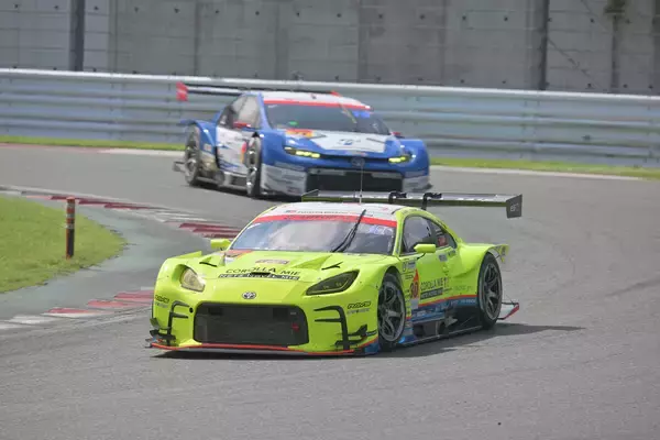 「ハチロクにV8をぶち込んだスーパーGT専用マシン！　GR86 GTのポテンシャルを織戸学に直撃」の画像