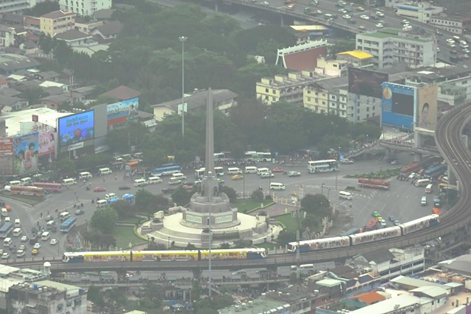 上級国民のせいで酷い渋滞が緩和されない？　バンコクの新駅建設にみる「格差社会」のひずみ