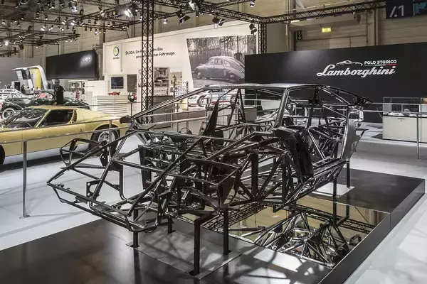 「数多のスーパーカーに乗った「スーパーカー大王」が選ぶ！　テンション上がりまくりの「印象深い」モデルTOP３」の画像