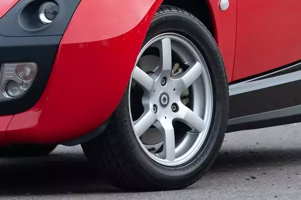 「クルマ好きの理想はコレだよコレ！　いま考えると「スマートロードスター」は夢のようなクルマだった」の画像