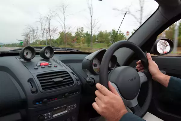 「クルマ好きの理想はコレだよコレ！　いま考えると「スマートロードスター」は夢のようなクルマだった」の画像