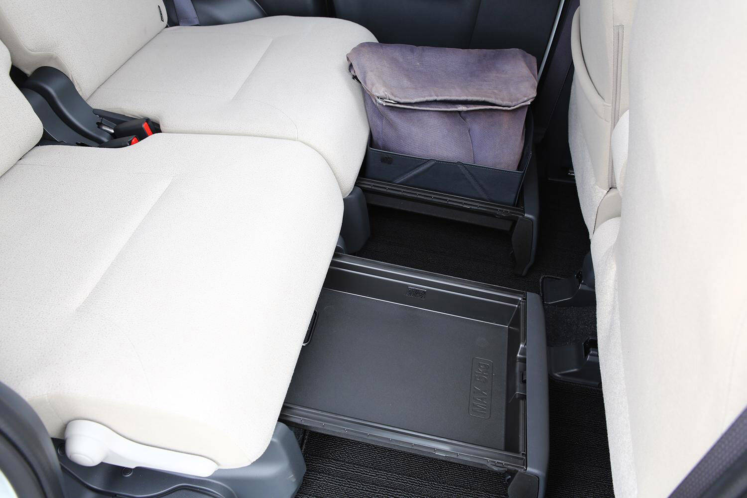 いいクルマだからこそ気になる！　人気車５台に潜む「意外な欠点」とは