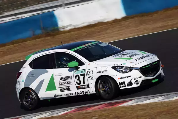 「エンジンで燃やせばCO2が出るのに「カーボンニュートラル」ってどういう意味？　いま知っておくべき「次世代燃料」の意味」の画像