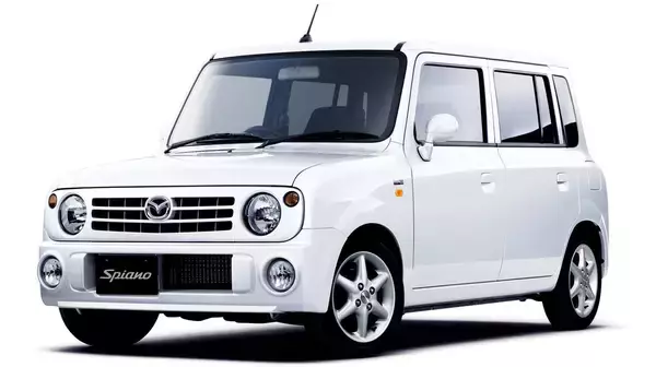 「かわいさとは無縁の快速うさぎ！　5速MTにモモステにバケットシートまで装備した初代ラパン「SS」の衝撃」の画像