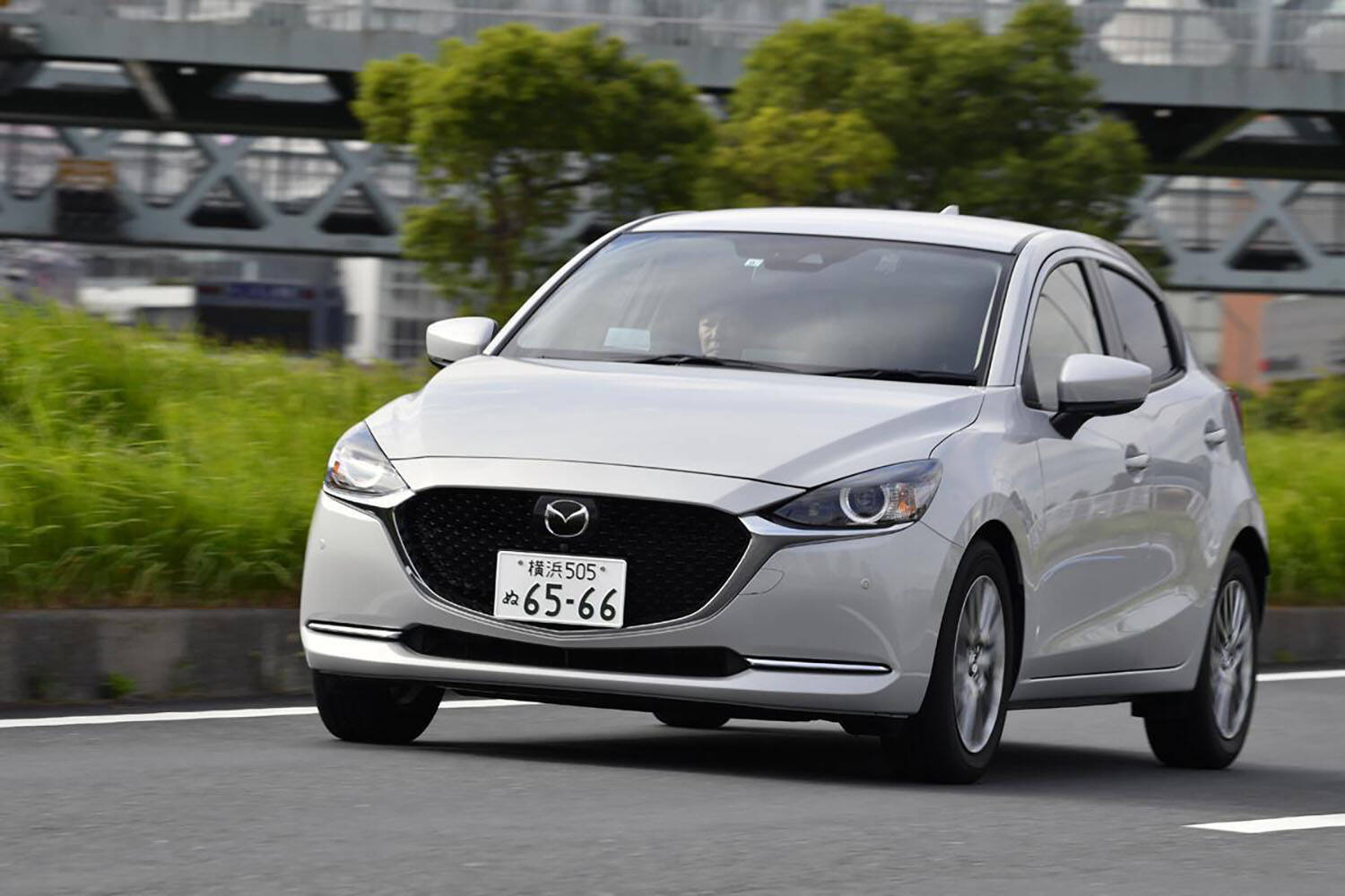 日本車の「燃費」最良車と最悪車を比べたら衝撃の結果！　たった100km走って燃料代に「1800円以上」の差が出た