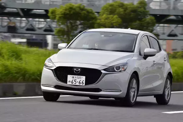 「日本車の「燃費」最良車と最悪車を比べたら衝撃の結果！　たった100km走って燃料代に「1800円以上」の差が出た」の画像