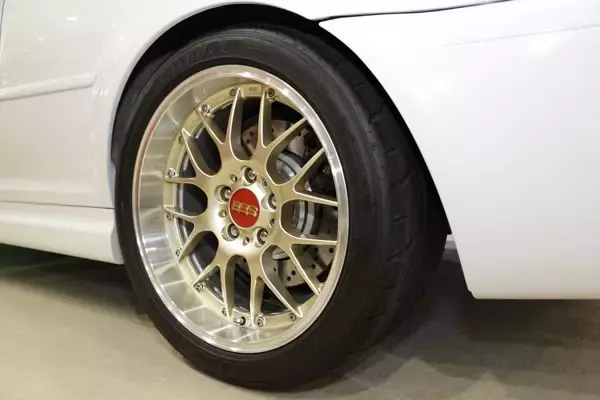 「社長のM3まで惜しみなく公開！　大阪の名門BMW専門店が手がけた「個人車４台」がハイレベルすぎる」の画像