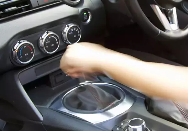 「「クルマ好きたるものMTだよな」……とか言ってるけどやっぱりツラい！　MT愛好家がじつは痩せ我慢していること５つ」の画像