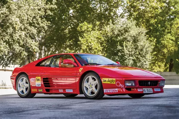 超高額でも秒で売り切れ！　中古は新車より高い！　モデル末期に登場する「特別な」V8フェラーリの「バカッ速」な中身