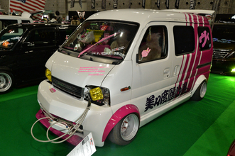 街道レーサーにボーイズレーサーにガルウイング！　軽をベースに遊び尽くしたやりすぎカスタムに脱帽【大阪オートメッセ2026】