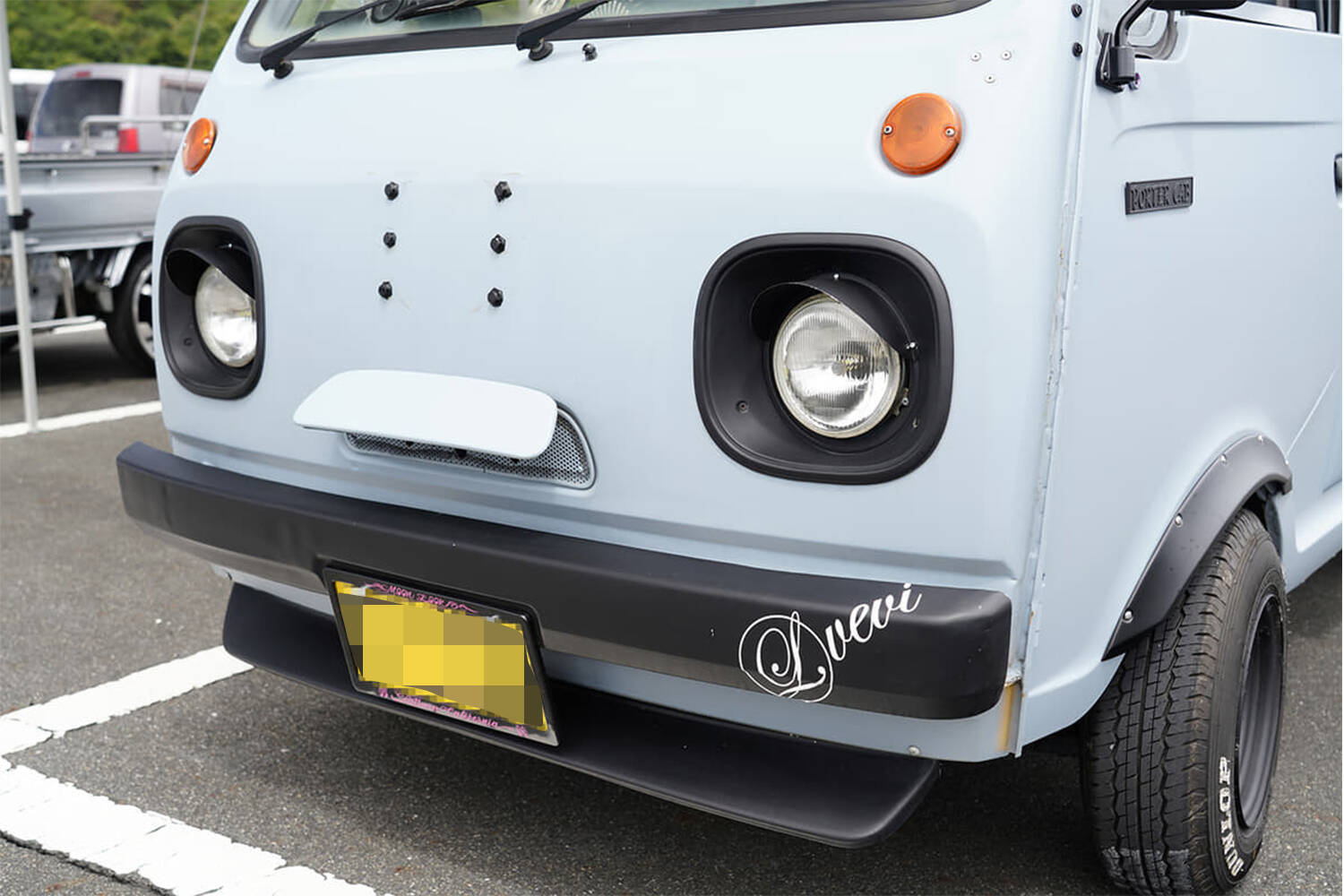 サンルーフなワケでもないのになぜ？　ラリー車の屋根にある「謎の穴」の正体とは