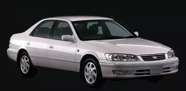 「名前もうろ覚え！　姿カタチは思い浮かばん！　本家はメジャーなのにOEMは忘れ去られ気味なクルマ３選」の画像