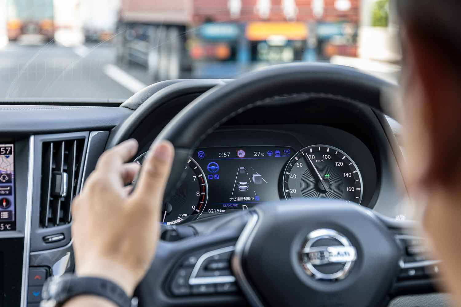 クルコンだろうがオートブレーキホールドだろうが足は常にペダル！　クルマの便利すぎる先進安全装備の「落とし穴」とは