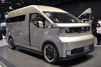 これが未来の商用バンだ！　トヨタのお仕事グルマ「ハイエース・コンセプト」登場で市販化への期待感が爆あがり【ジャパンモビリティショー2025】