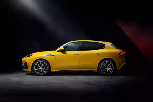 「【試乗】0-100km/h加速3.8秒の弾丸っぷり！　マセラティの新作SUV「グレカーレ」は日本での成功間違いナシの走りだった」の画像