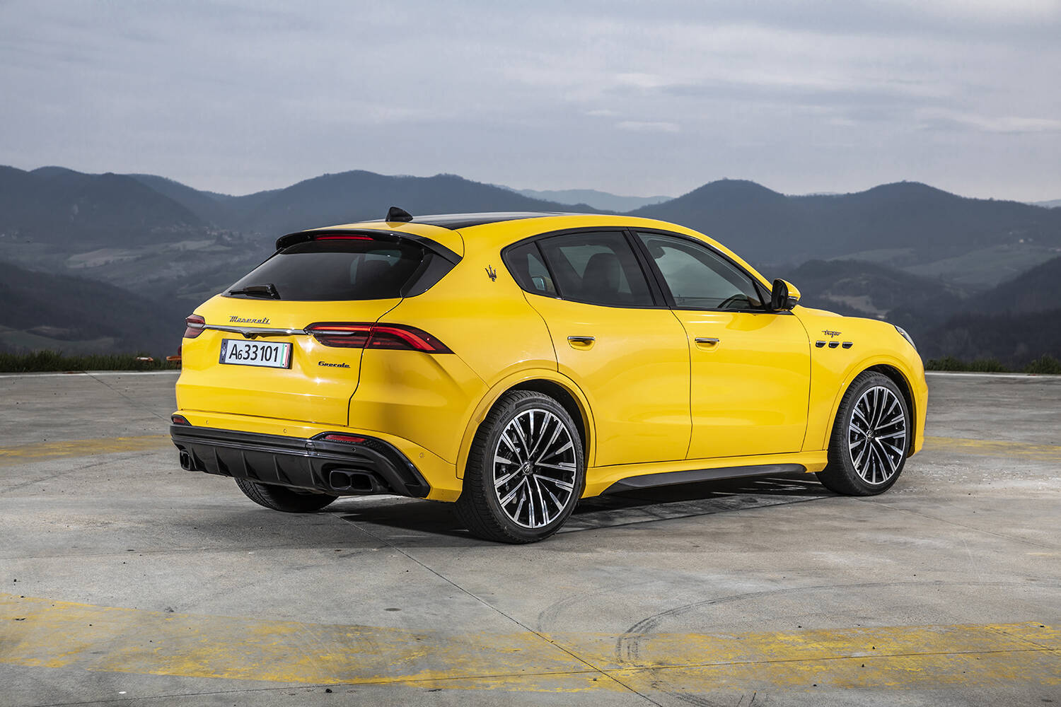 【試乗】0-100km/h加速3.8秒の弾丸っぷり！　マセラティの新作SUV「グレカーレ」は日本での成功間違いナシの走りだった