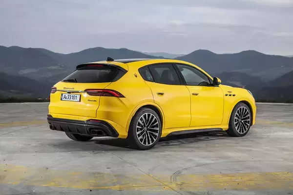 「【試乗】0-100km/h加速3.8秒の弾丸っぷり！　マセラティの新作SUV「グレカーレ」は日本での成功間違いナシの走りだった」の画像