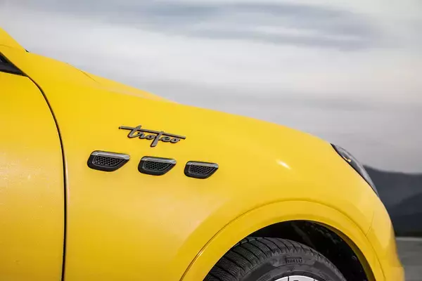 「【試乗】0-100km/h加速3.8秒の弾丸っぷり！　マセラティの新作SUV「グレカーレ」は日本での成功間違いナシの走りだった」の画像