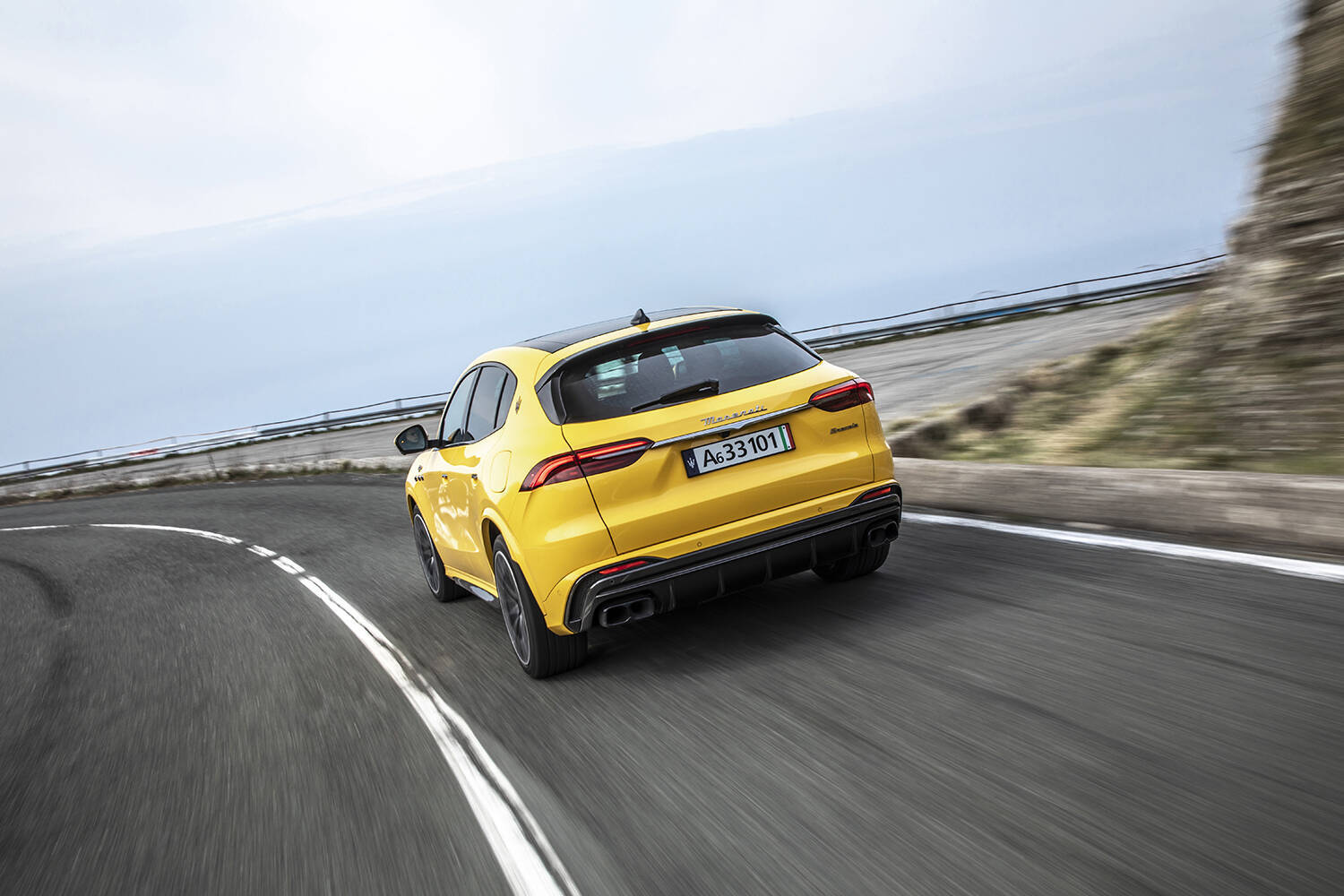 【試乗】0-100km/h加速3.8秒の弾丸っぷり！　マセラティの新作SUV「グレカーレ」は日本での成功間違いナシの走りだった