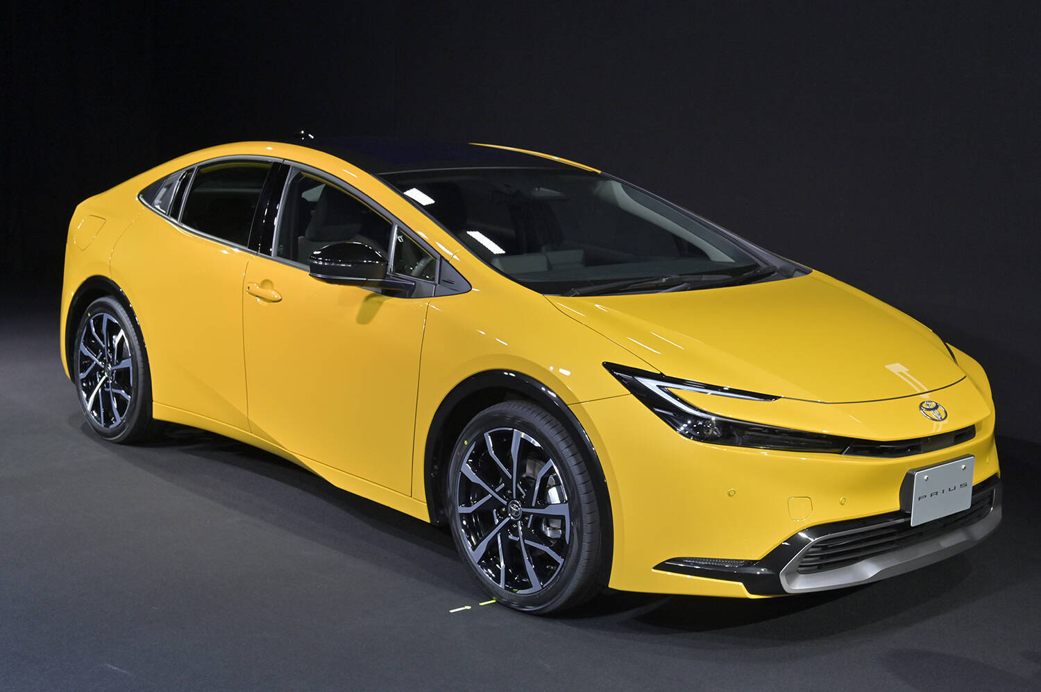 新型プリウスが鉄腕アトムの聖地「高田馬場」にて世界初公開！　２リッター＆1.8リッターハイブリッドとPHVで展開