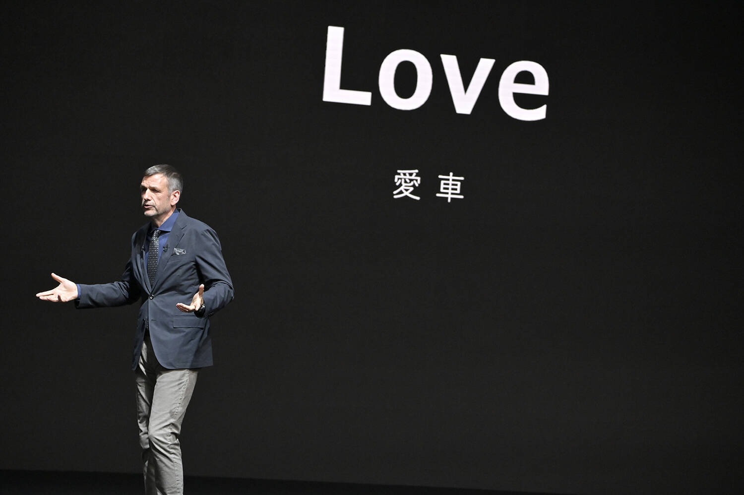 新型プリウスが鉄腕アトムの聖地「高田馬場」にて世界初公開！　２リッター＆1.8リッターハイブリッドとPHVで展開