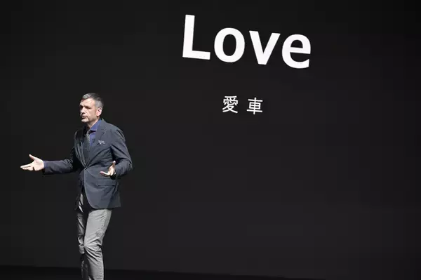 「新型プリウスが鉄腕アトムの聖地「高田馬場」にて世界初公開！　２リッター＆1.8リッターハイブリッドとPHVで展開」の画像