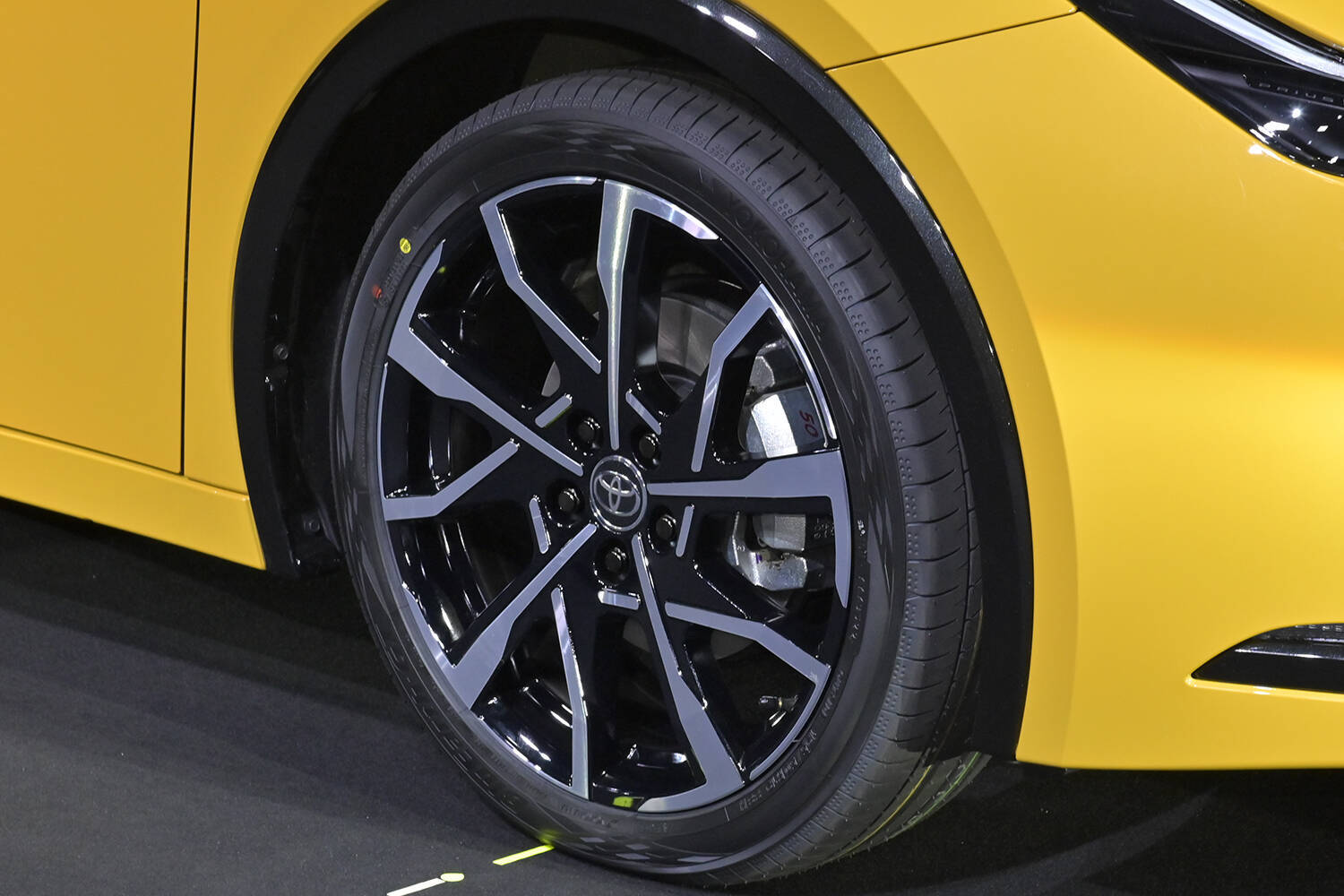 新型プリウスが鉄腕アトムの聖地「高田馬場」にて世界初公開！　２リッター＆1.8リッターハイブリッドとPHVで展開