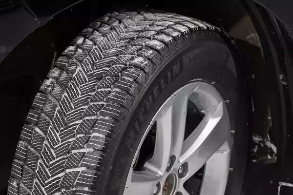 しまい方で「寿命」に差が出る！　来冬また履く「スタッドレスタイヤ」の保管方法の正解とは