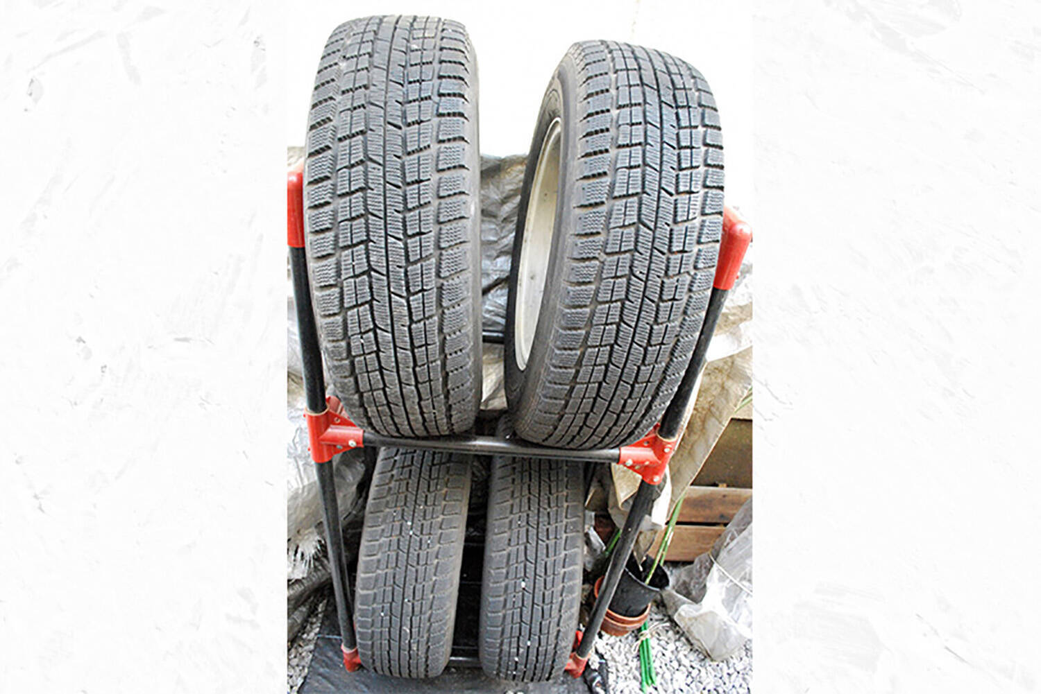 しまい方で「寿命」に差が出る！　来冬また履く「スタッドレスタイヤ」の保管方法の正解とは