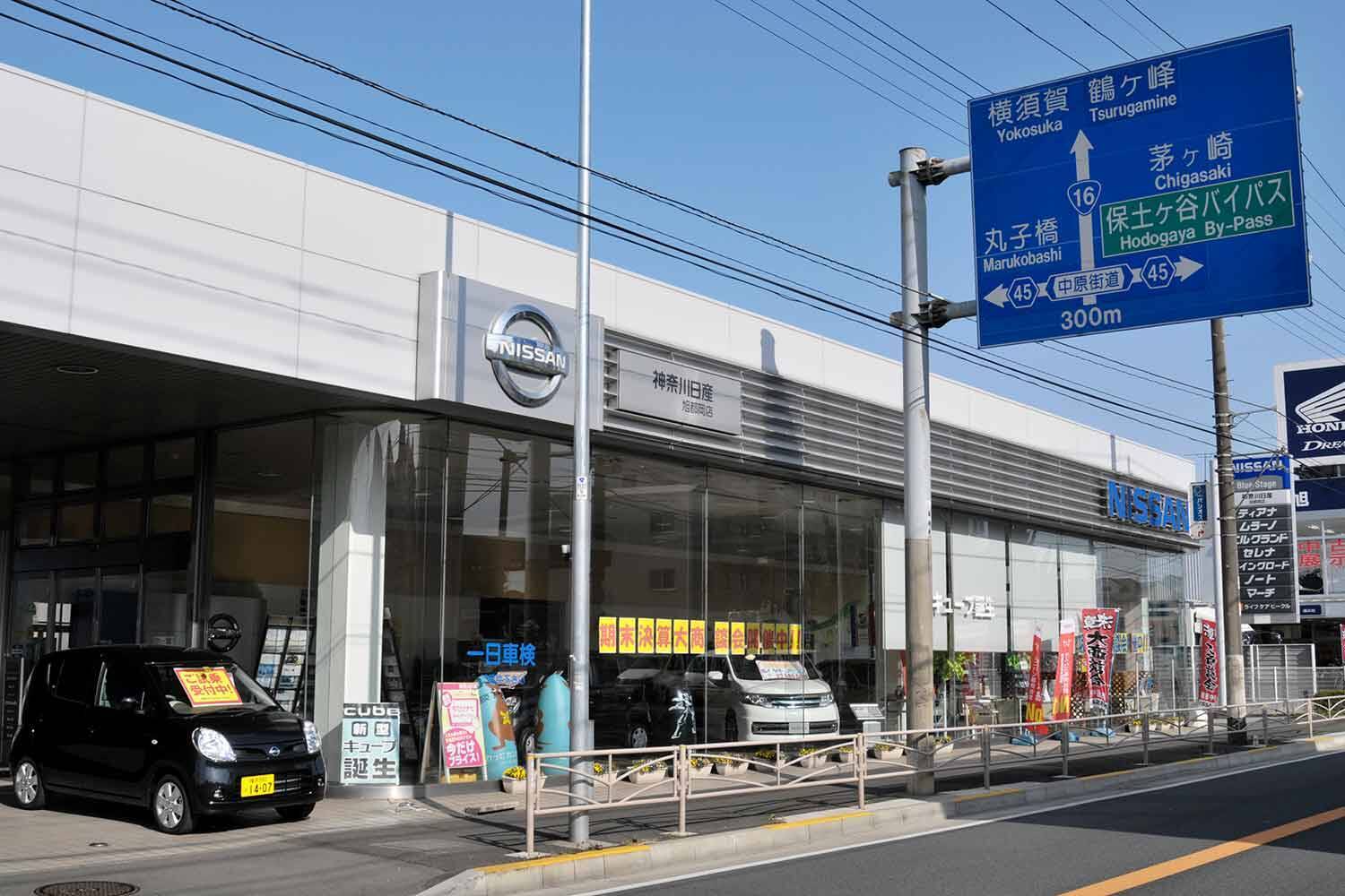 家電量販店ではいろんなメーカーの製品が並んでいるのに……　なぜクルマのディーラーは単一ブランドの専業？