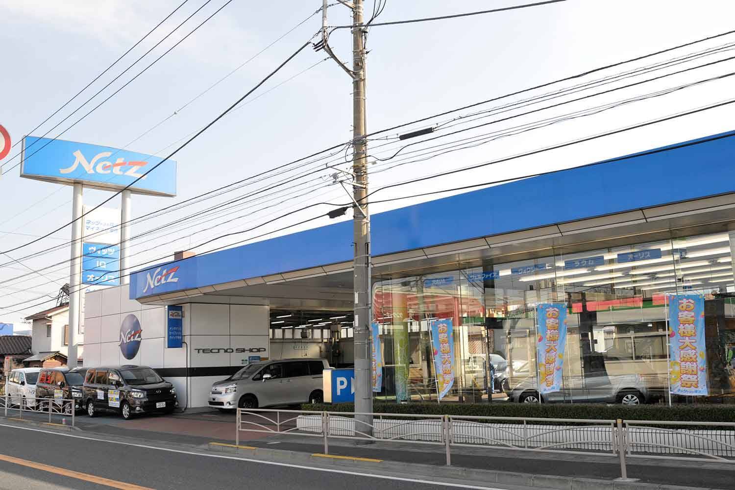家電量販店ではいろんなメーカーの製品が並んでいるのに……　なぜクルマのディーラーは単一ブランドの専業？