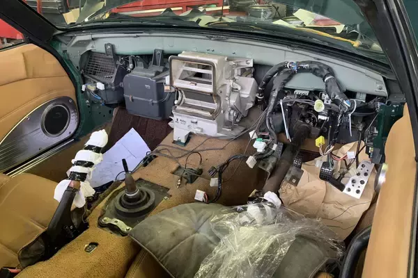 「激安中古車を何台も乗り継ぐが「ロードスター」だけはどハマリして手放せない！　モータージャーナリストの愛車インプレ【小鮒康一編】」の画像