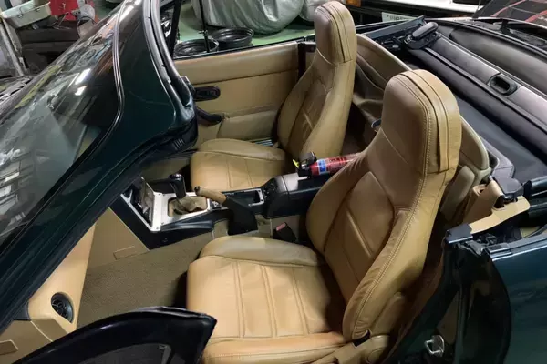 「激安中古車を何台も乗り継ぐが「ロードスター」だけはどハマリして手放せない！　モータージャーナリストの愛車インプレ【小鮒康一編】」の画像