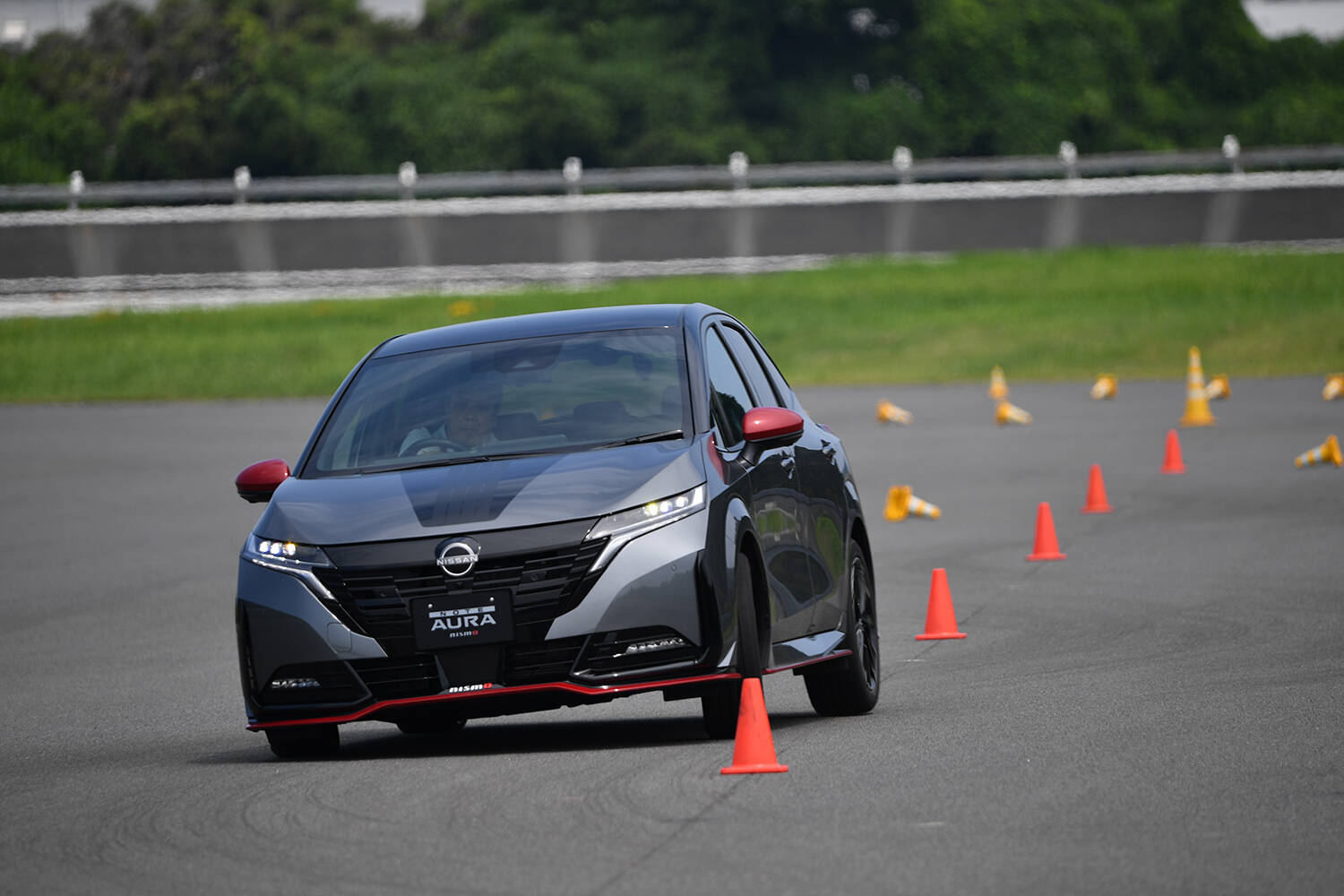 【試乗】ドライブモードでのキャラ変が見事！　ノートオーラNISMOは「走りの楽しさ」ではNISMOシリーズ随一のデキ