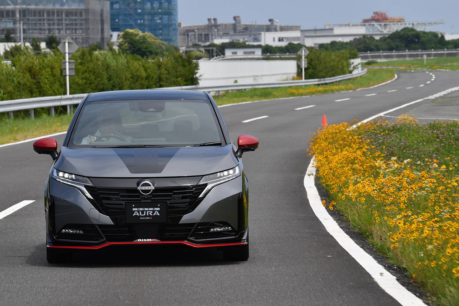 【試乗】ドライブモードでのキャラ変が見事！　ノートオーラNISMOは「走りの楽しさ」ではNISMOシリーズ随一のデキ