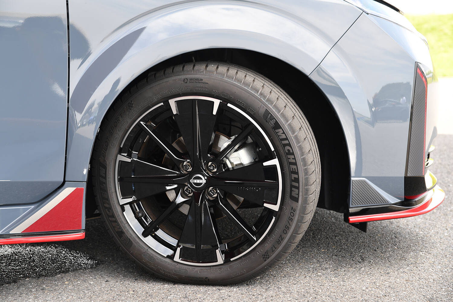 【試乗】ドライブモードでのキャラ変が見事！　ノートオーラNISMOは「走りの楽しさ」ではNISMOシリーズ随一のデキ