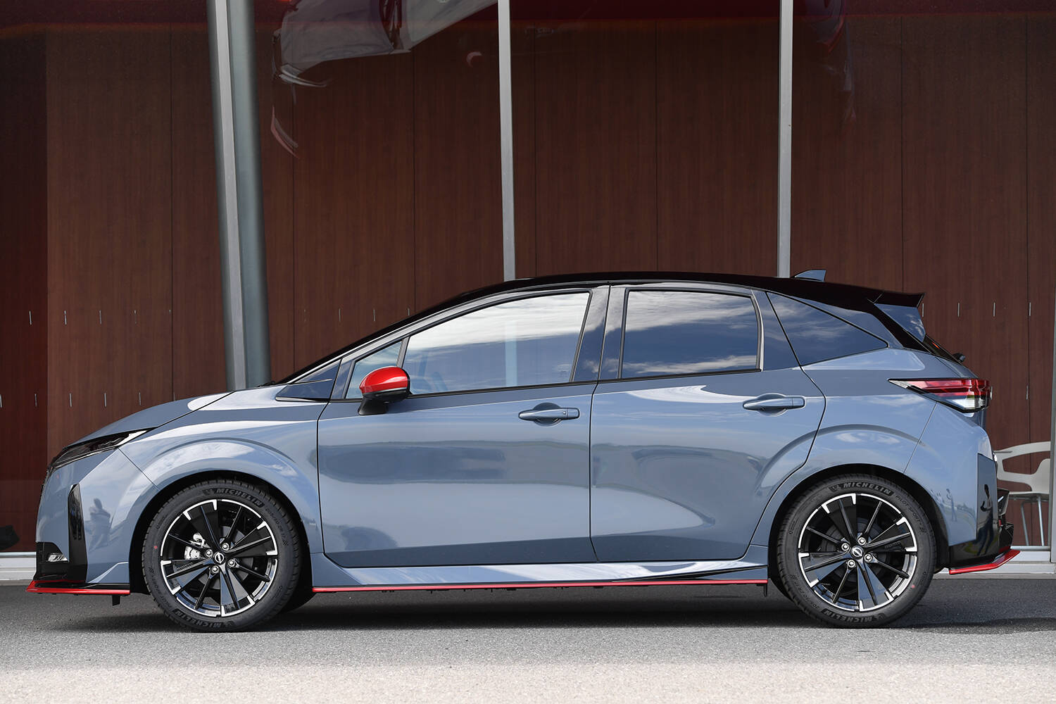 【試乗】ドライブモードでのキャラ変が見事！　ノートオーラNISMOは「走りの楽しさ」ではNISMOシリーズ随一のデキ