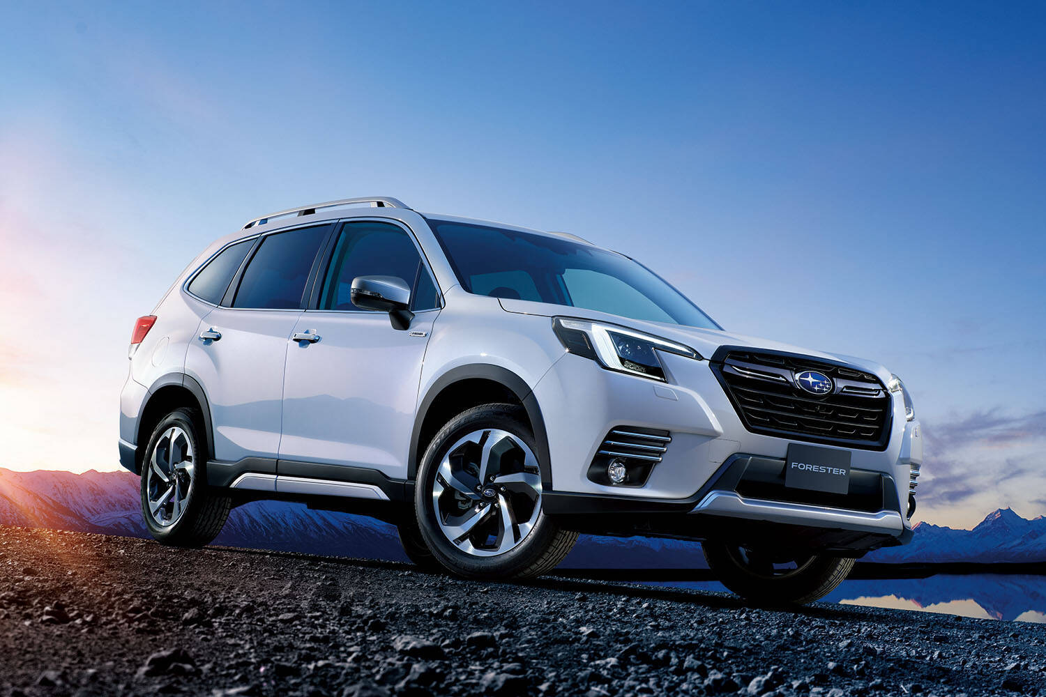 スバルの屋台骨を支えるSUVのフラッグシップ！　人気モデルへと成長したフォレスターを振り返る