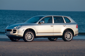 SUVじゃなくて「あくまで新しい形のスポーツカー」って言い張った！　ガチでその後のクルマ界を変えた「ポルシェ・カイエン」【21世紀スーパーカーFILE #017】