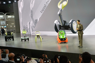 誰もが自由に動ける社会をトヨタが叶える！　ハンデのある人だけでなくすべての人に優しい次世代モビリティ「meシリーズ」とは【ジャパンモビリティショー2025】