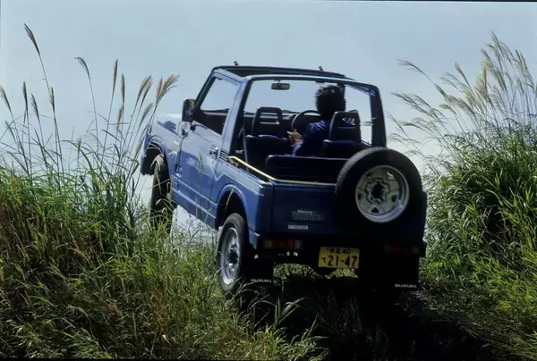 「「伊藤さんのシーマ」に憧れる女子って最高じゃないか！　ギャップ萌え必至な「個性派国産旧車」５選　」の画像