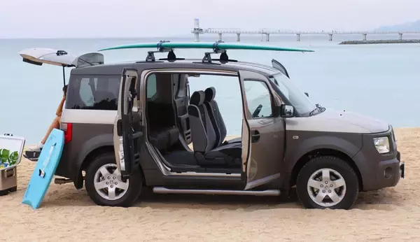 「「伊藤さんのシーマ」に憧れる女子って最高じゃないか！　ギャップ萌え必至な「個性派国産旧車」５選　」の画像