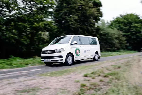 「デカい！　見えない！　停められない！　「好き」だけじゃ乗り越えられない女性にはハードルが高いクルマ５台」の画像